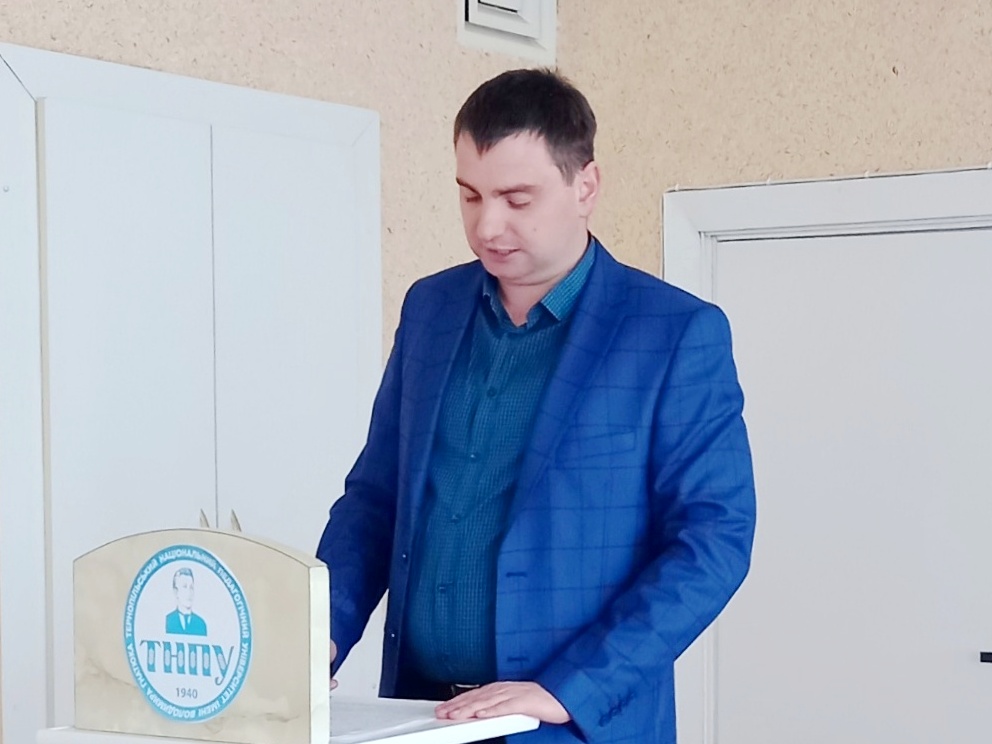 Доповідає Ігор Кузик